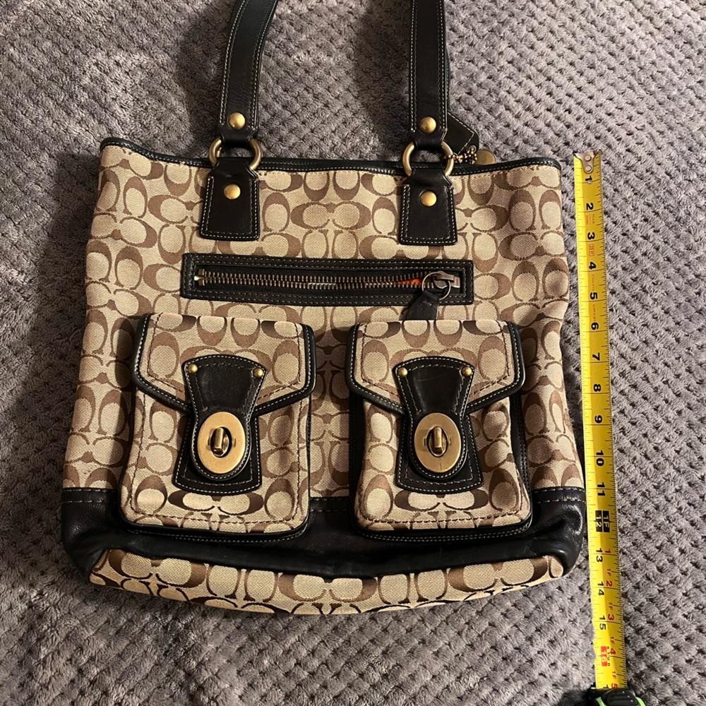 Coach Gigi Signature Canvas Tote bag